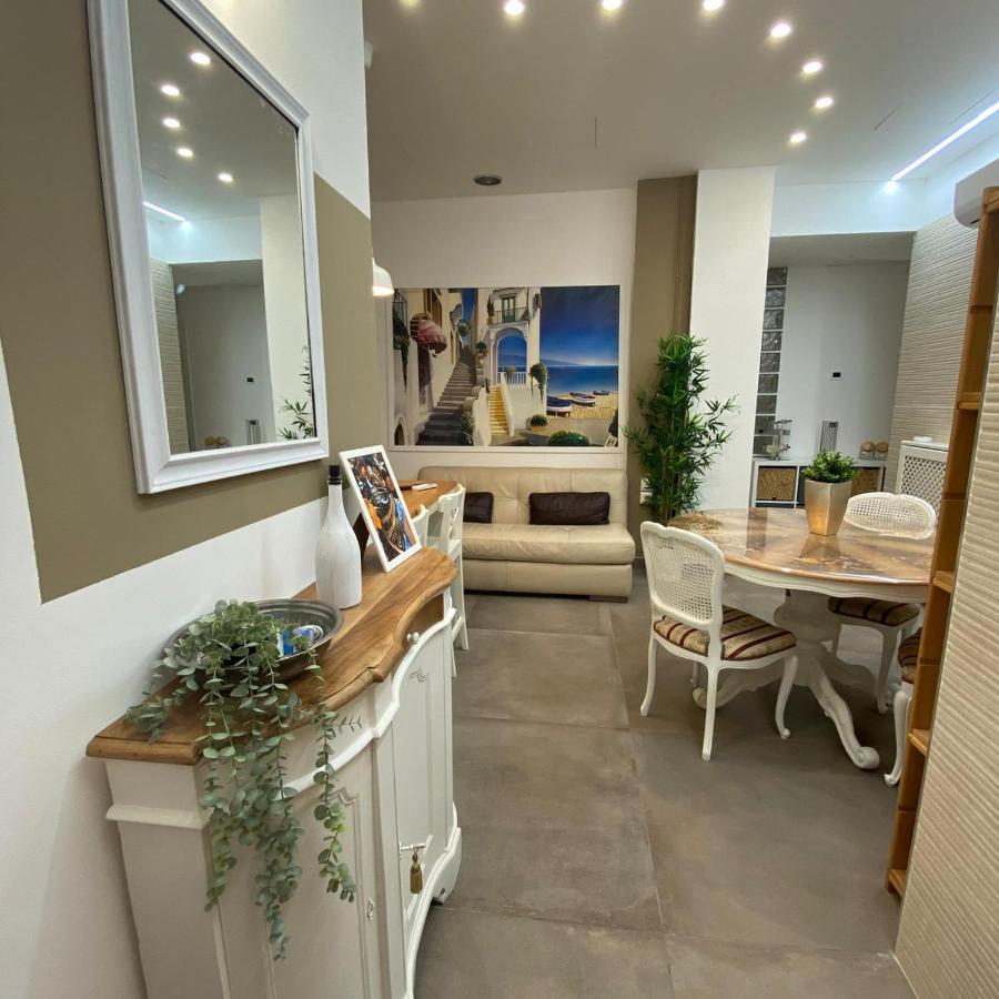 Tuscolo Metro A House Roma